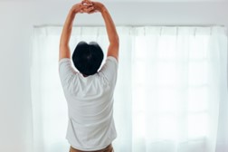 ストレッチをしている人の写真