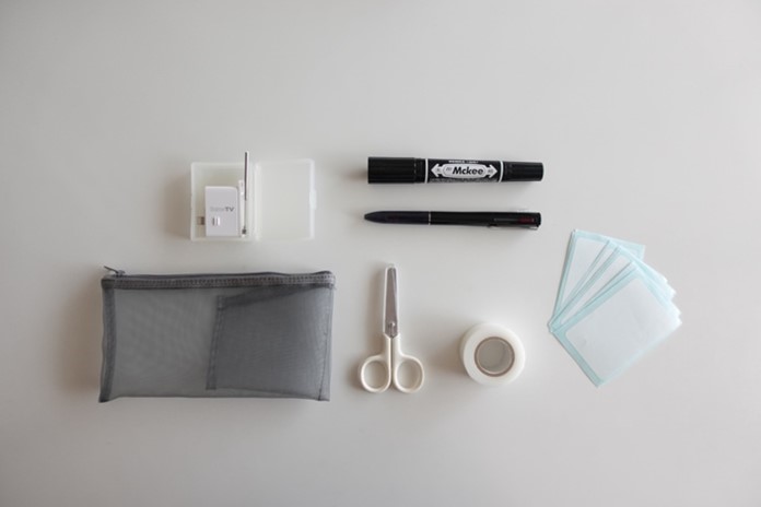 写真：小分けポーチの中身(文具セット)