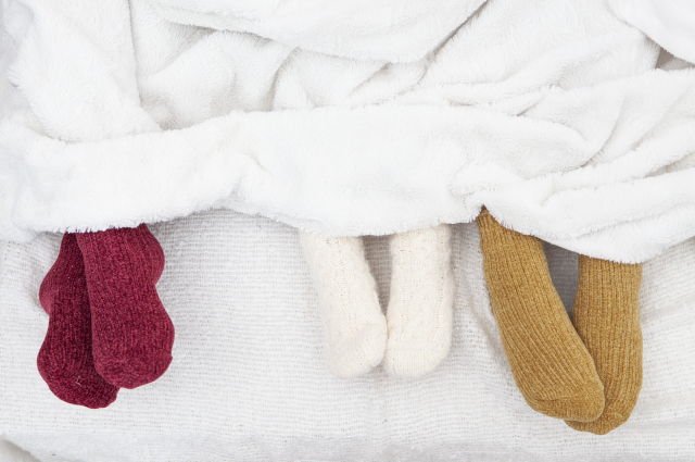 厚手の靴下をはいた人の写真