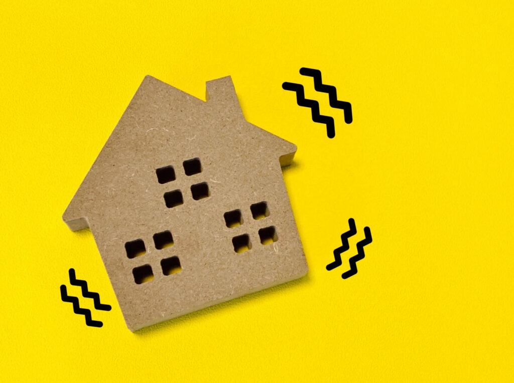 揺れている家のイメージ